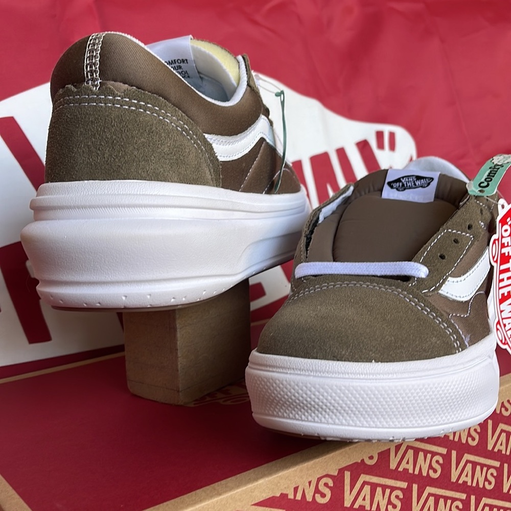 Vans Men’s Old Skool Over
Walnut
VN0A7Q5E1NU
platforms - sneakers - Picture 10 of 16